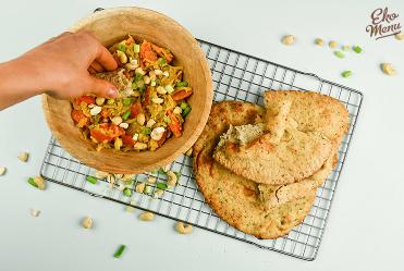 Pittige groentecurry met naanbrood