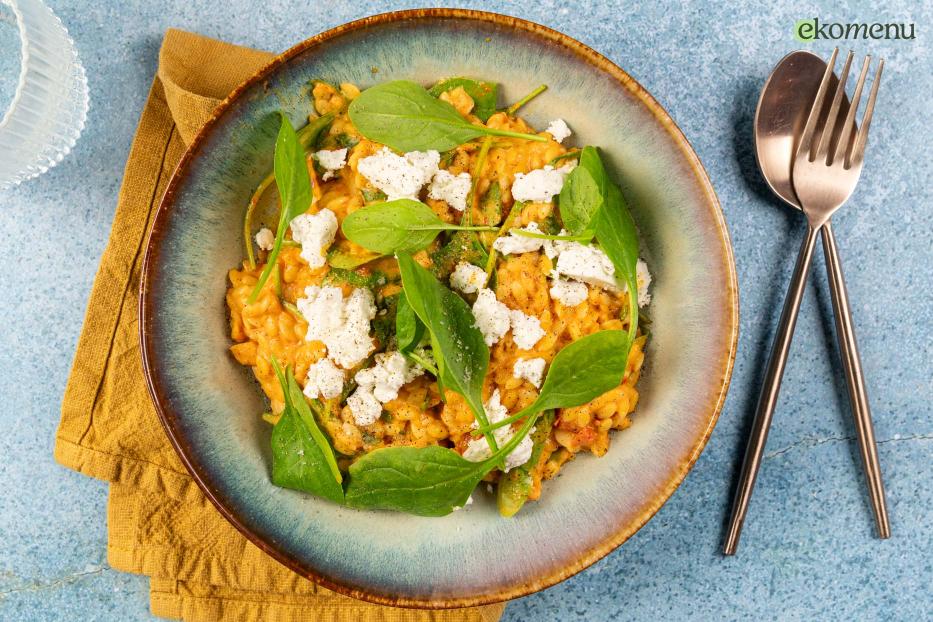 Snelle orzo met paprikasaus