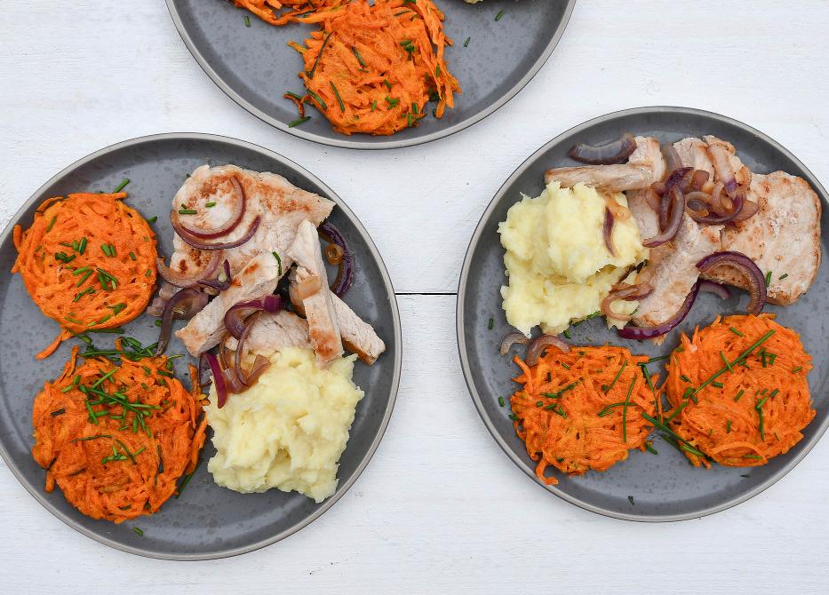Wortelkoekjes met varkensfilet en puree