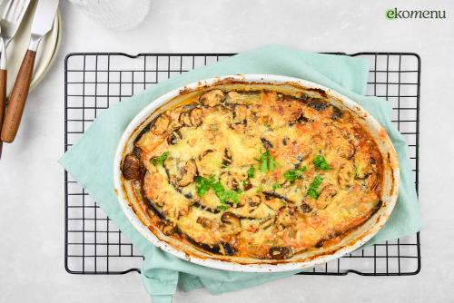 Aubergine-courgette ovenbake met champignon-roomsaus