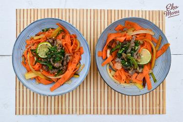 Wortelnoodles met snijbiet en kalfspoulet