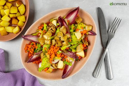 Roodlof salade met krokante tofublokjes