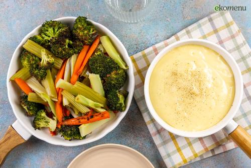 Keto Kaasfondue met geroosterde groenten