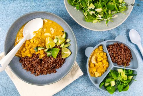 Gele bananencurry met rode rijst
