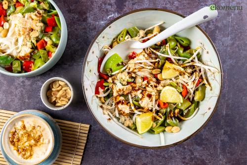 Pittige noodles met pindasaus