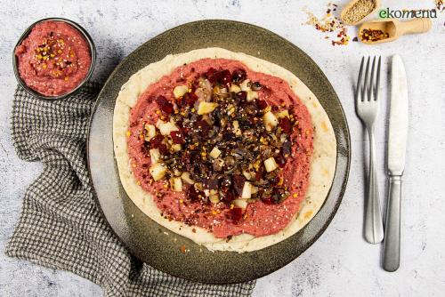 Piadina met bietenhummus