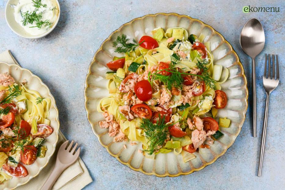 Verse tagliatelle met warmgerookte zalm