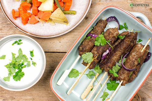 Kebab met een yoghurt-knoflooksausje