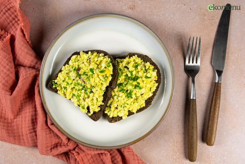 Keto open sandwich met eiersalade