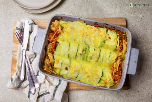 Enchilada van courgette en pulled chicken