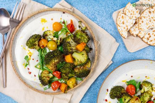 Whipped tofu met matzes en geroosterde broccoli