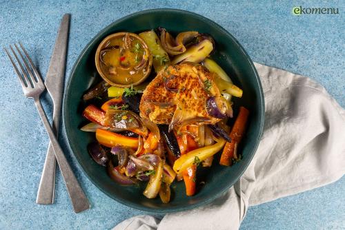 Varkensmedaillons met rode uienjus